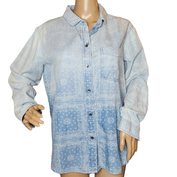 American Eagle Blue Ombre Long Sleeve Button Down Chambray Shirt Small Oversized - Picture 8 of 16